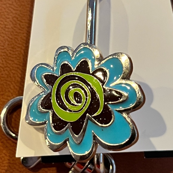 Floral Key Finder - Picture 2 of 8